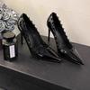 Estilo hermana real temperamento remache tacones altos puntiagudos mujeres 2024 nuevos zapatos de moda sexy nude europeos y americanos talla pequeña