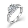 Anillo de Plata de Ley S925 con Moissanita de 1 Quilate Corte Esmeralda Anillo de Compromiso de Lujo Ligero Europeo y Americano Venta Caliente Transfronteriza en Stock