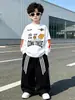 Conjunto de roupa de primavera e outono para meninos, conjunto casual de duas peças com moletom infantil, nova coleção de primavera 2026, calça esportiva legal e estilosa para bebês