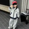 Conjunto de cárdigan de primavera y otoño para niños 2026 Otoño Nuevo Estilo Coreano Fresco Ropa deportiva para bebés y niños pequeños Conjunto de dos piezas