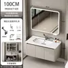 Gabinete de banheiro integrado com armário para pia, pia de cerâmica e design de parede para uma configuração completa de banheiro