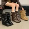 Novas botas femininas de outono e inverno de cano médio com bico fino e fivela de cinto, estilo western, modernas e estilosas