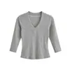 Ins moda feminina atacado estilo europeu e americano cruzado garota popular petite gola V ombro direito retalhos manga curta média slim fit camiseta