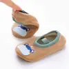 Calcetines de piso para bebé al por mayor calcetines para zapatos de niño y niña calcetines con forro polar otoño e invierno zapatos para interior de educación temprana frescos antideslizantes