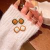 Pendientes cuadrados de contraste retro estilo Hong Kong de otoño e invierno para mujer, pendientes geométricos ligeros de lujo de alta gama de nicho, venta al por mayor