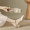 Nuevos Zapatos Mary Jane Cuadrados Huecos Estilo Chino para Mujer Tacones Altos Llegada Nueva Verano 2026 Sandalias de Tacón Grueso con Punta Cerrada para Mujer
