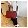 Bolsa Tote Portátil de Comercio Exterior Transfronterizo para Mujer Nueva Tendencia Europea y Americana de Gama Alta Exquisita Gran Capacidad para Viajar al Trabajo Bolso de Hombro