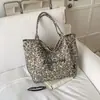 Bolsa Tote de Lona Estilo Coreano Estampa de Leopardo Preguiçoso para Mulheres Nova Moda Outono 2026 Bolsa de Ombro Único para o Dia a Dia