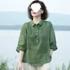 Nueva camisa para mujer, fina y elegante, con estampado jacquard retro, mangas de longitud media, cuello con muesca y un diseño que estiliza la figura.