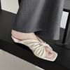 Zapatillas Pleated Lazy de Cuña de Piel de Cordero Súper Suaves y Fáciles de Poner Nuevo Tacón Bajo Punta Cuadrada Punta Abierta Zapatillas con Hebilla Metálica