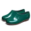 Botas de lluvia impermeables de caña media antideslizantes para mujer, zapatos de agua cálidos con forro de algodón para adulto de caña corta para cocina, zapatos de mujer de moda