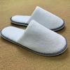 Pantuflas Desechables de Hotel, Terciopelo Coral Encriptado, de Doble Capa, Engrosadas, Antideslizantes, Adecuadas para Casas de Huéspedes, Salones de Belleza y Uso Doméstico, Venta al por Mayor