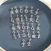 26 Pingentes de Alfabeto Inglês Dourados Acessórios para Pulseira de Corda de Couro com Contas de Cristal Pingente de Joia Simples