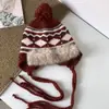 2026 Novo Chapéu de Lã Jacquard Fair Isle Feminino Outono Inverno Afina o Rosto Chapéu de Tricô Chapéu Quente para Proteção das Orelhas Chapéu Pulôver