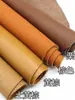 Camada superior material de couro bovino tecido de couro couro marrom escuro marrom amarelado sofá cor de castanha cabeceira de cama tecido de couro macio