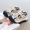Sandálias Infantis 2026 Verão Novo Modelo Sapatos Esportivos para Meninos e Meninas Sandálias Fechadas Vazadas para Crianças Maiores Sapatos de Praia