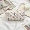 5424 Estuche Acolchado con Relieve de Dibujos Animados Bolsa de Cosméticos de Mano para Mujer Almacenamiento de Gran Capacidad Estudiante Cremallera Papelería Estuche para Lápices