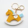 TikTok Más Vendido Llavero Caballo Mecedora de Cuero Accesorios Colgante de Pony para Bolso Pequeño Caballo de Troya de Dibujos Animados Llavero