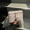 Bolso Pequeño Bordado Acolchado de Verano para Mujer 2025 Nueva Moda Bolso Cuadrado Pequeño Incrustado con Diamantes, Bolso Cruzado Elegante y Versátil con Cadena