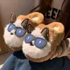 Lindas pantuflas de algodón con temática de perro para mujer, perfectas para otoño e invierno. Estas pantuflas de peluche de dibujos animados de Schnauzer son cálidas, de suela gruesa y forradas de felpa para mayor comodidad en casa.