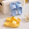 Novo Modelo de Sandálias Qidashun para Homens, Mulheres e Crianças nos Tamanhos 30-35, Sandálias Espessas de Uso Duplo para o Verão para Uso Doméstico, Calçados Infantis