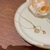 Joyería Transfronteriza Europea y Americana Moda y Exquisito Colgante Nicho Cadena Clavicular No Descolorante Oro de 18K Acero Titanio Accesorios de Collar para Mujer