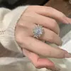 Lujo Ligero Alto Sentido de Gama Estilo Palacio Huevo de Paloma Anillo de Lazo Completamente Diamantado Super Brillante Exquisito Sentido del Diseño Moda Anillo de Dedo