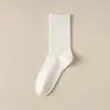 Calcetines Zhuji para mujer, calcetines de media pantorrilla, desodorantes, absorbentes de sudor, para mujer, a la moda, combinan con todo, primavera y otoño, color liso, calcetines deportivos de felpa, otoño e invierno