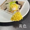 Grampo de cabelo floral feito à mão com estames de flor foscos de 2 mm. Materiais: flores artificiais, flores de cipó de papel, flores de seda, cores de flor de cabeça de fósforo.