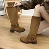 Botas estilo deserto de couro nobuck, estilo cavaleiro, salto grosso, fivela de cinto, bico redondo, botas ocidentais para mulheres