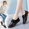 Zapatos tipo gorro de piel genuina para mujer Exportación Primavera y Otoño Nuevos Zapatos Blancos de Suela Suave de Una Pierna Antideslizantes Zapatos de Mamá Casuales Zapatos Pequeños de Cuero