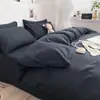 Venta al por mayor de fábrica Juego de cuatro piezas de algodón lavado de color liso Funda de edredón cepillada simple Estilo Ins Sábana de cama Juego de ropa de cama de tres piezas 3