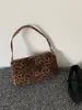Otoño Invierno Estilo Coreano Retro Gamuza Simple Bolso de Axila 2026 Nuevo Nicho Estampado de Leopardo Viaje Manual Hombro Bolsa Cuadrada Pequeña