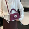 Bolsa Quadrada Pequena Elegante com Pedrarias 2026 Inverno Nova Versátil Estilosa Simples Casual Texturizada de Ombro Transversal Bolsa de Mão
