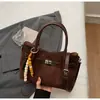 Bolso de mano vintage de ante transfronterizo para mujer, nuevo bolso tipo cubo de alta moda de tendencia, bolso de hombro y cruzado de gran capacidad