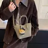 Bolso de mano de alta gama, retro y minimalista para mujer - un bolso tote moderno y versátil que se puede llevar en la mano, usar al hombro o cruzar el cuerpo