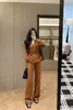 Nuevo estilo de moda con cuello relajado, suéter de punto ajustado y pantalones de pierna ancha, conjunto de dos piezas en gris y negro