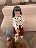 Conjunto Feminino Estilo Coreano Infantil Colete Espesso de Lã de Cordeiro com Bolinhas Estilo Outono/Inverno Suéter de Bebê Calça com Forro de Fleece para Crianças Pequenas