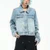 Chaqueta de mezclilla vintage lavada y desgastada estilo americano, un diseño nuevo con un corte relajado y corto, adecuada tanto para hombres como para mujeres
