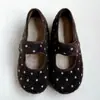 Sapatos Mary Jane Femininos Estilo Retrô com Bolinhas de Veludo Plus Novo Outono/Inverno Salto Escondido Sapatos Únicos Peludos Sapatos de Algodão Quentes para Mulheres
