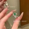 Atacado de fábrica pequeno vermelho departamento explosões material perigoso natural yang anel de cobra de jade verde incrustação de prata s925 alto senso de luxo