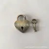 Fabricante de Cadeado Coração de Metal Venda Direta Cadeado Coração Colorido de Tamanho Médio em Liga de Zinco Acessórios para Atrações Turísticas