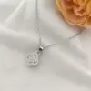 Collar de verano para mujer, sin decoloración, con trébol de cuatro hojas y circonitas, conjunto de tres piezas, collar de acero de titanio, accesorios de alta gama giratorios transfronterizos.