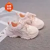 Zapatillas deportivas para niñas, diseño de malla, nueva colección primavera/otoño 2026, zapatillas gruesas para niños, transpirables y casuales para correr, estilo princesa para bebé