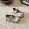 Sapatos de Couro para Meninas, Novos Modelos de Primavera e Outono, Sapatos de Princesa Prateados, Sapatilhas de Ballet Infantis, Sapatilhas Macias para Menininhas, Mocassins de Bebê