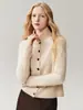 Texturizado y elegante: un cárdigan de punto 100% cachemira para mujer, perfecto para un trayecto suave y con estilo.. Este suéter suave y esponjoso es un top versátil.