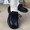 Zapatos Pequeños de Cuero con Cordones para Mamá para Mujer 2026 Otoño Nuevos Suela Gruesa Suela Suave Zapatos de Una Sola Pieza para Personas de Mediana Edad y Mayores Cómodos Versátiles Mocasines