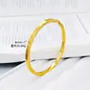Cepillado cuadrado uña arena palillos pulsera mujeres oro simulado nicho lujo ligero diseño simple anillo sentido pulsera