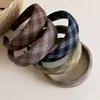 Diadema de Tela a Cuadros Retro con Calavera Alta y Cabeza de Esponja para Mujer, la Calavera Alta Hace que la Cara Parezca Más Pequeña, Pinza para el Cabello, Accesorios para el Cabello Simples y Versátiles