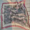 Lenço de Seda Estampado, Lenço Quadrado Pequeno, Estilo Coreano Feminino Transfronteiriço Estampa de Leopardo Paisley Seda Sintética Lenço de Pescoço, Estoque Pronto de Fábrica, Lenço de Alta Qualidade